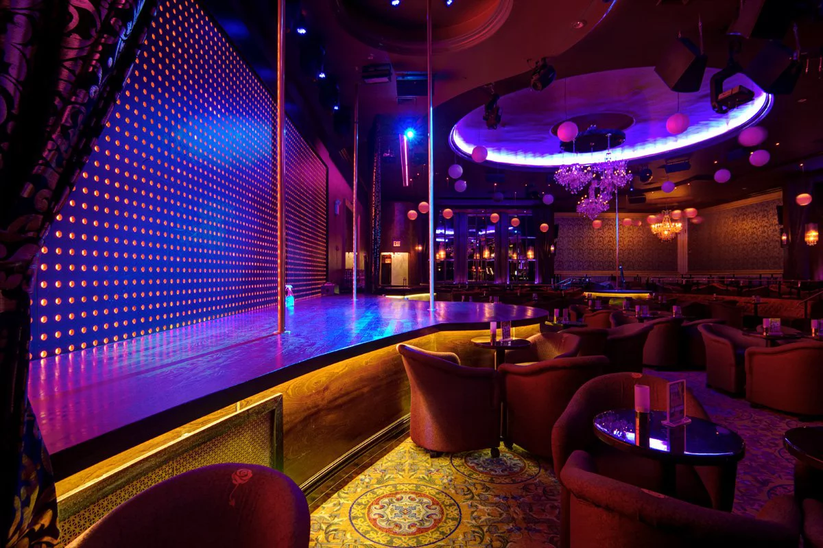 gentlemans-club-interior | Mile High Limo Tours